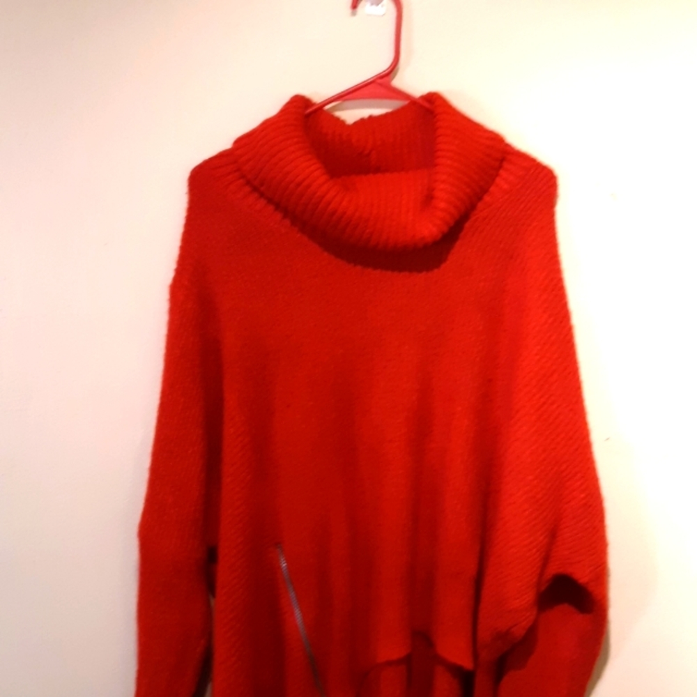 Beautiful red sweater Size 3x flows with silver zipper.